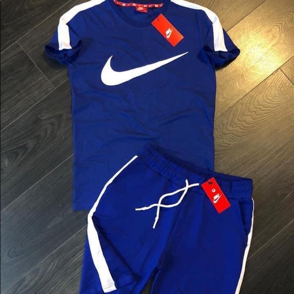 Nike set’s